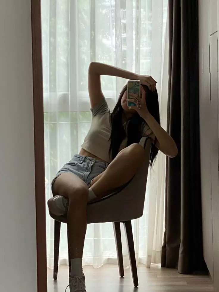 A relaxed and stylish choice among cute Instagram poses, perfect for capturing effortless charm.