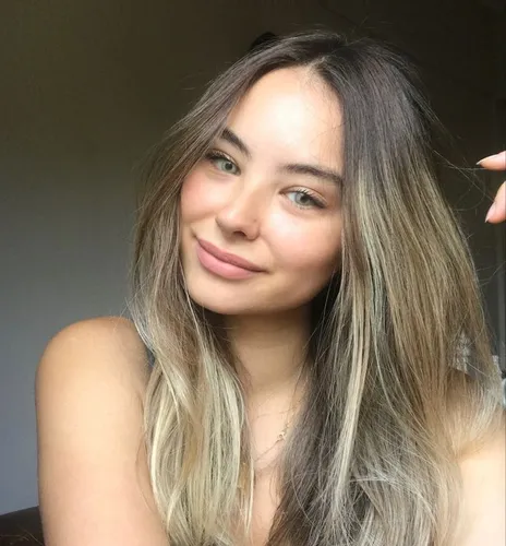 A side pose for cute Instagram poses