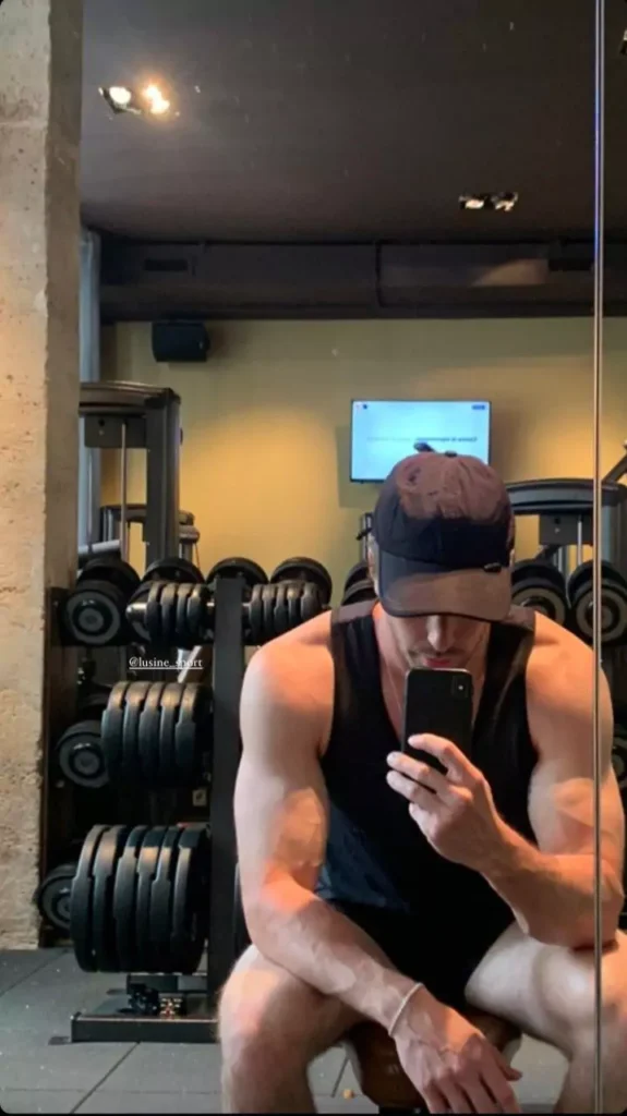One of the best cute Instagram poses to highlight your fitness journey with a confident and motivating expression.