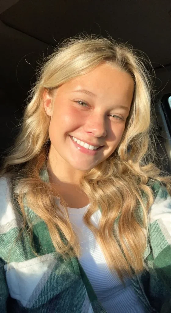 Sweet smiley selfie for cute Instagram poses