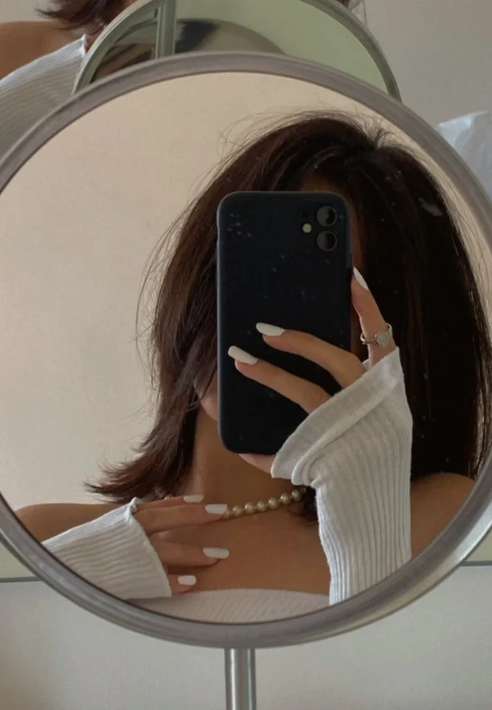 The Minimalist Mirror Selfie cute selfie poses