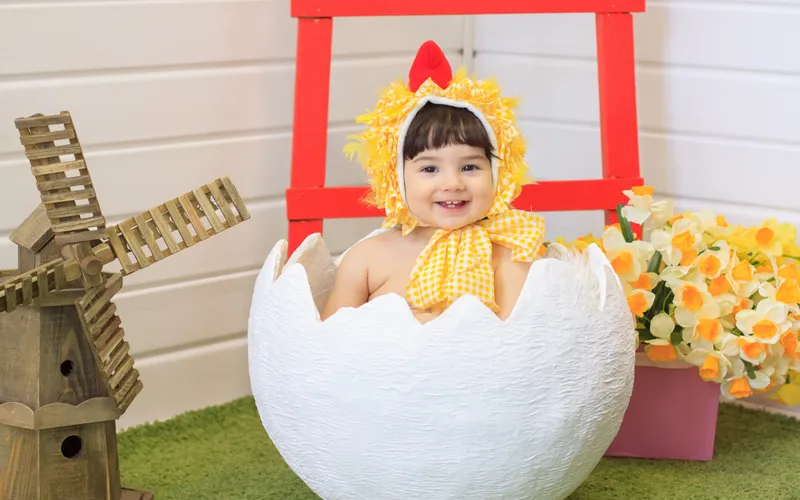 easter photo ideas for a newly hatched baby