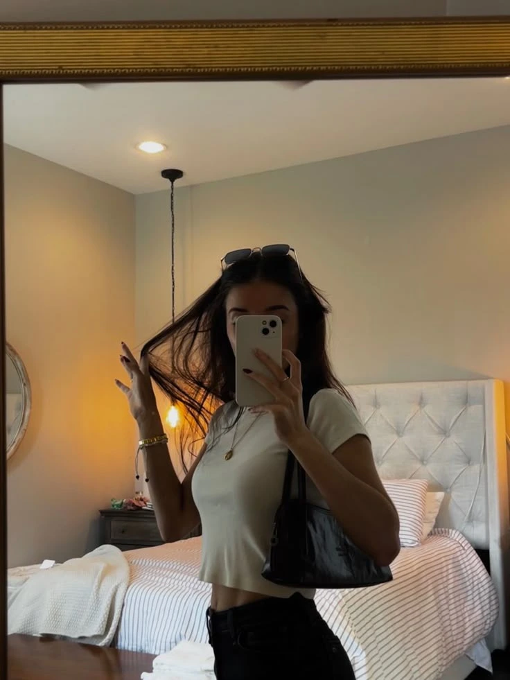 aesthetic reflection best selfie poses