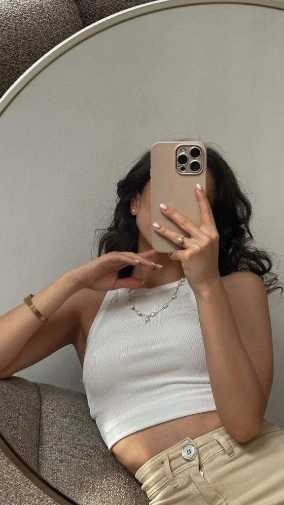 aesthetic reflection cute selfie poses