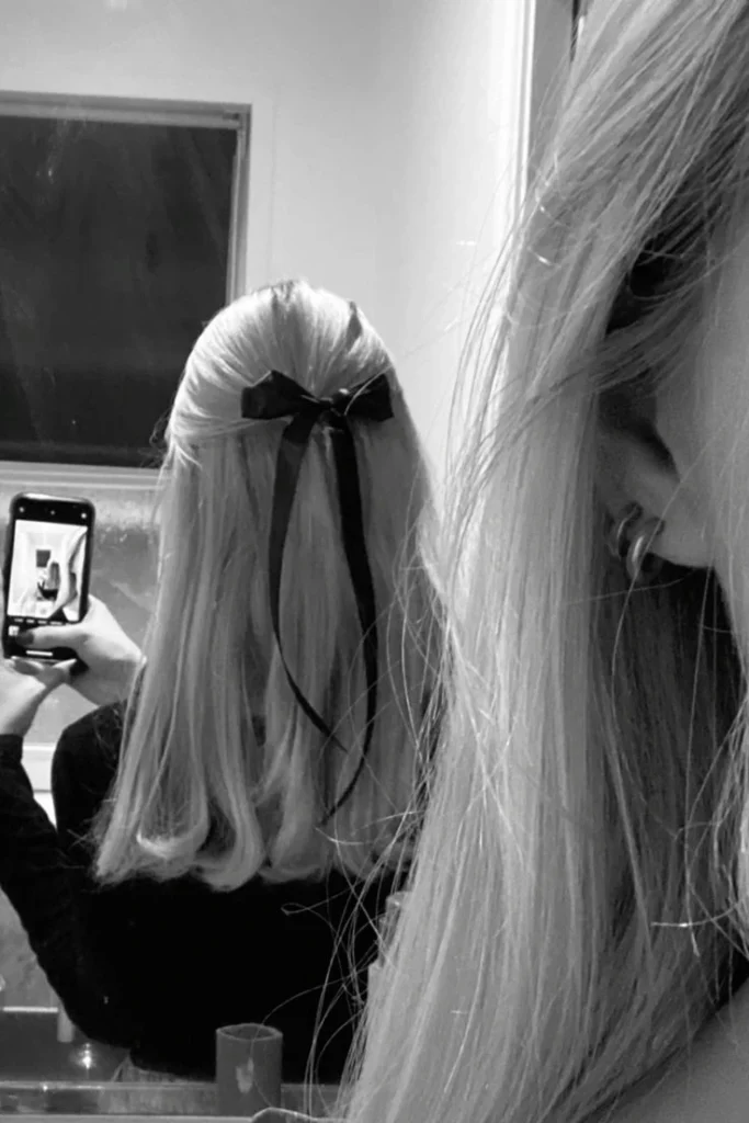 monochrome selfies for cute selfie poses