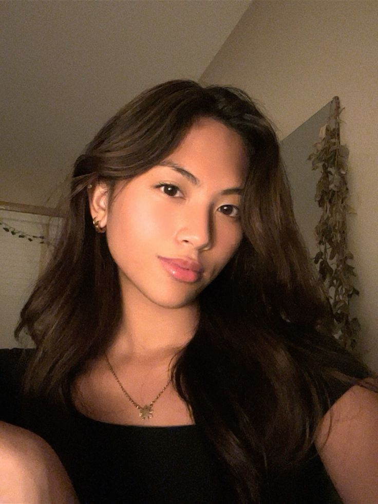 side stare selfie poses for girls