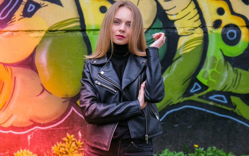 waer edgy and trendy clothes for modern look, Sweet 16 birthday cake pose, Sweet 16 dreamy gaze pose