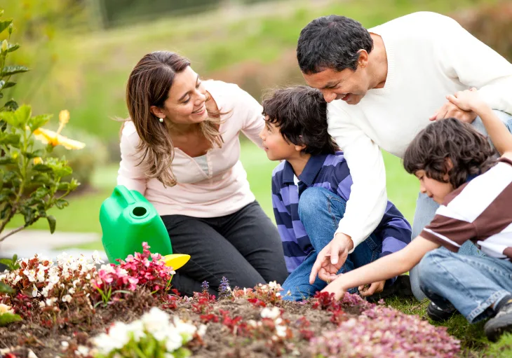 family garden spring photography, backyard spring family photo, spring family pictures