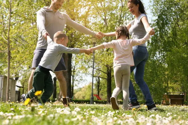 Holding Hands in a Circle family spring photos, spring family photography