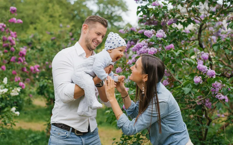 Parent-Kid Interaction spring family photography, spring family photoshoot