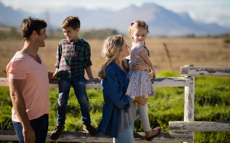 Barns and Fields family spring photos,