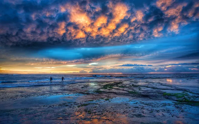 HDR photo of stunning sunrise over the ocean