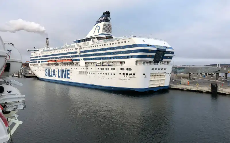 Improved photo with photo repair software, improved image of a ship