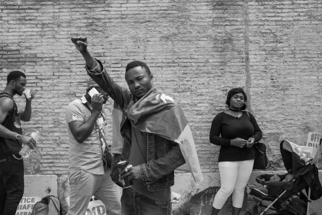 Black and white street photos by alex coghe, expressive street photography, street photography courses