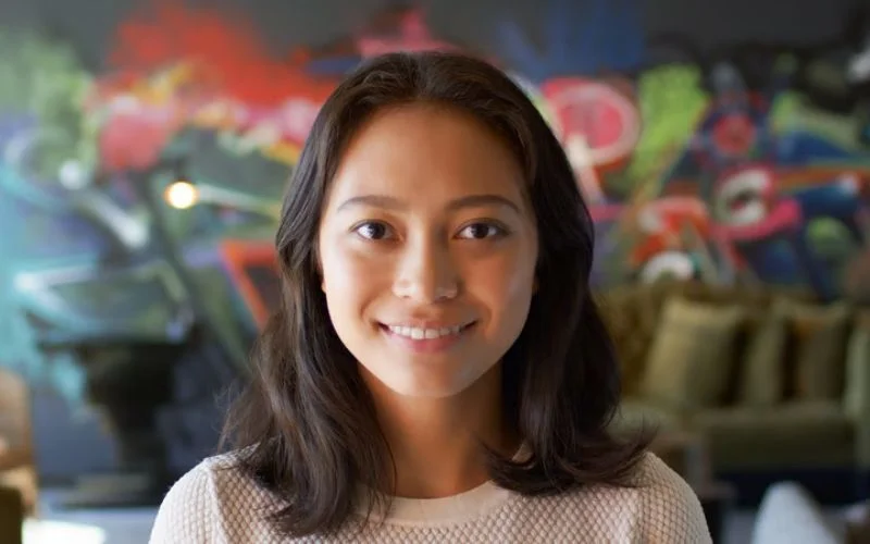 use low contrast and soft light for grainy texture