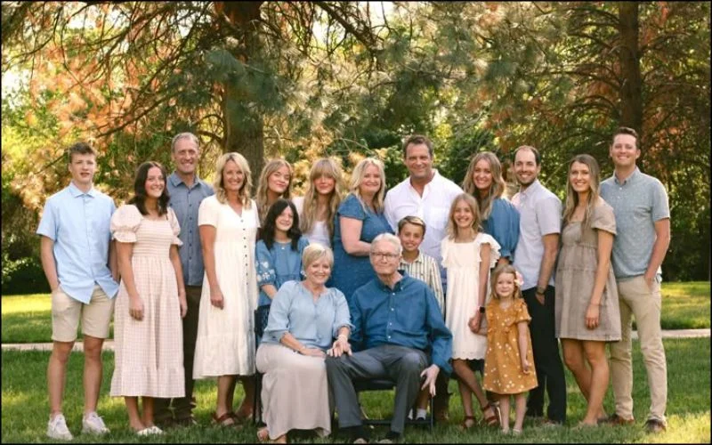posing large family photo ideas