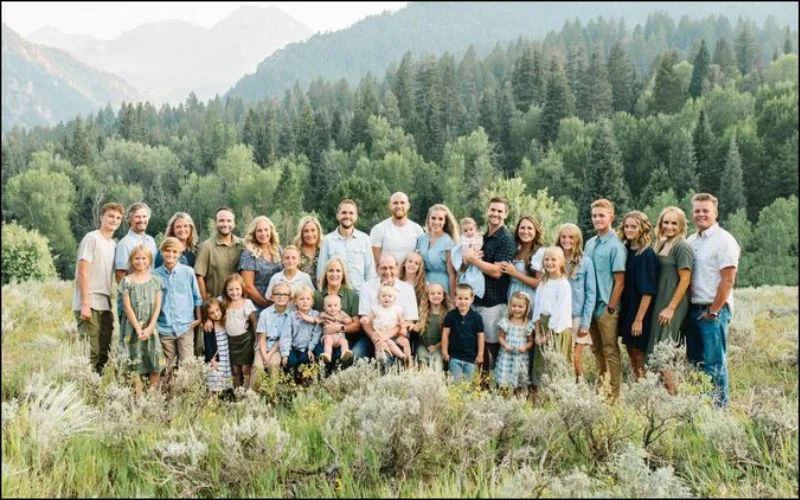 large family photo ideas outside
