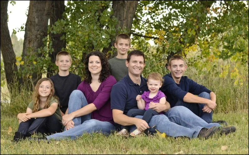 large family photo poses