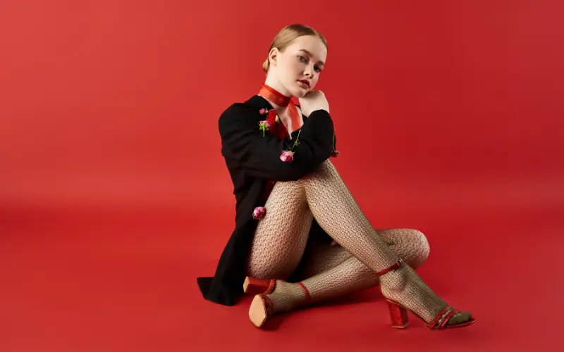 crossed leg fashion poses