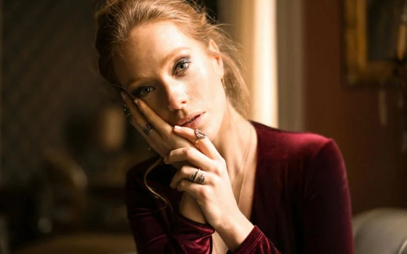 hands near the face pose for fashion photography