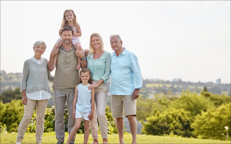 poses for large family pictures, large family photoshoot poses, large family photo poses, large family poses