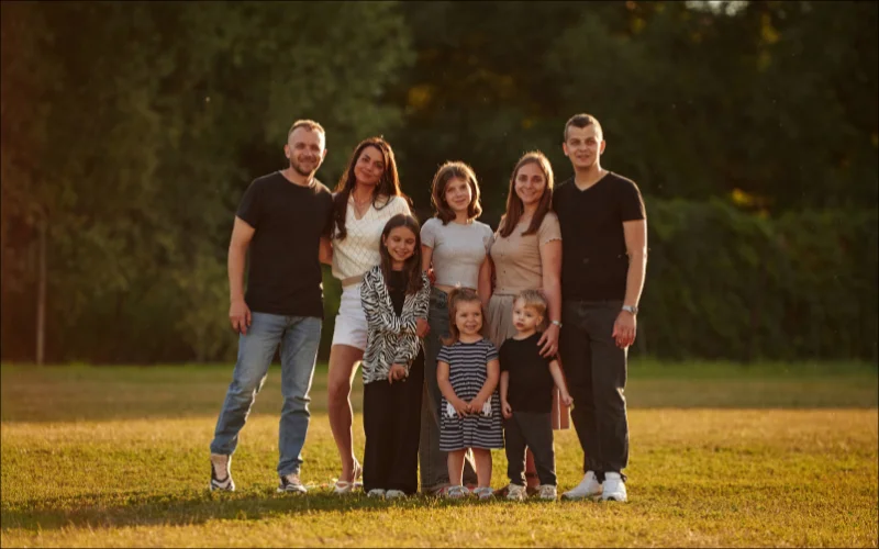 posing large family photo ideas, big family photoshoot ideas, large family photo shoot ideas