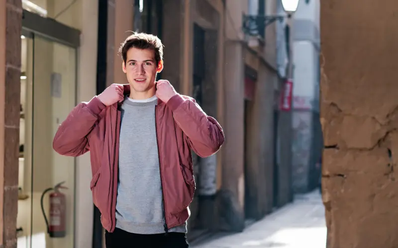 explore the alleyways for outdoor senior photo ideas