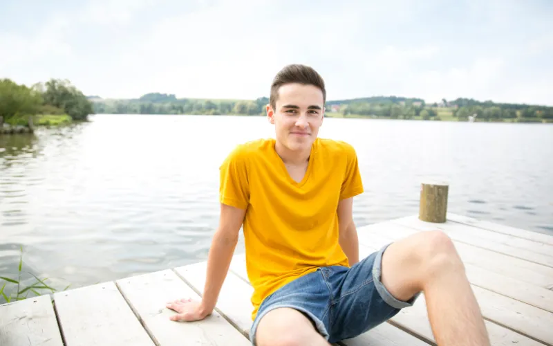 for outdoor senior photo ideas, shoot on a dock