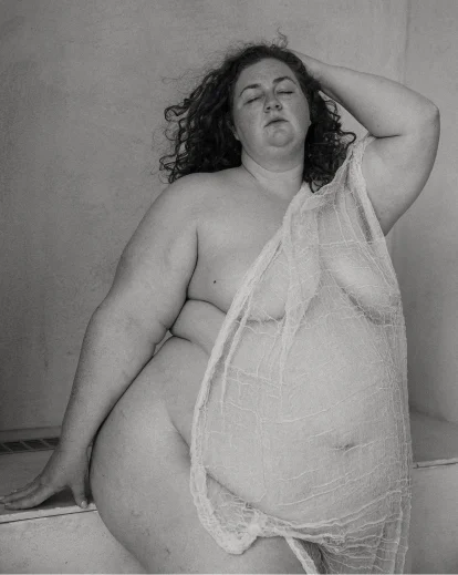 how to take plus size boudoir pictures, sexy plus size photography