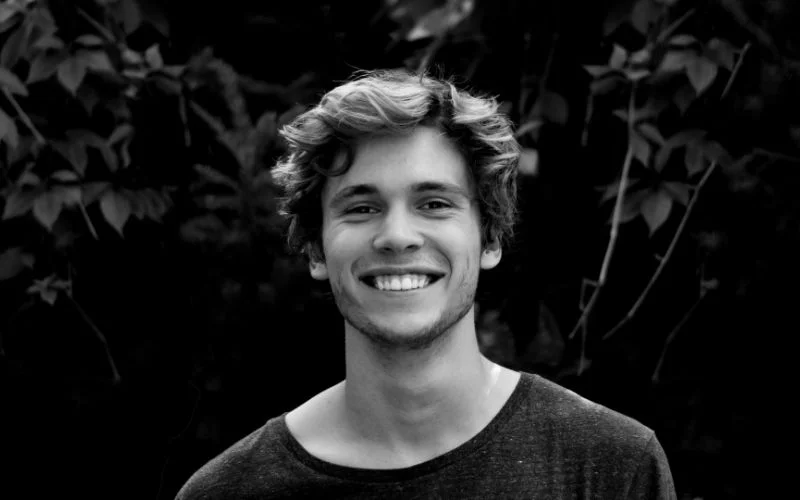 how to smile for pictures naturally