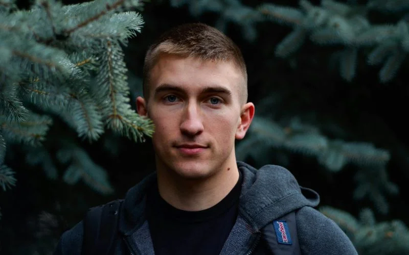 position your lips properly for the perfect smile in photo