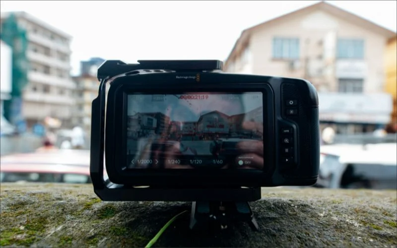 difference between mirrorless and dslr