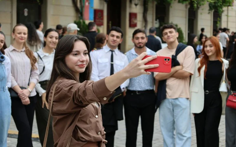 how can i be more photogenic, how to be more photogenic female, how to be more photogenic in pictures