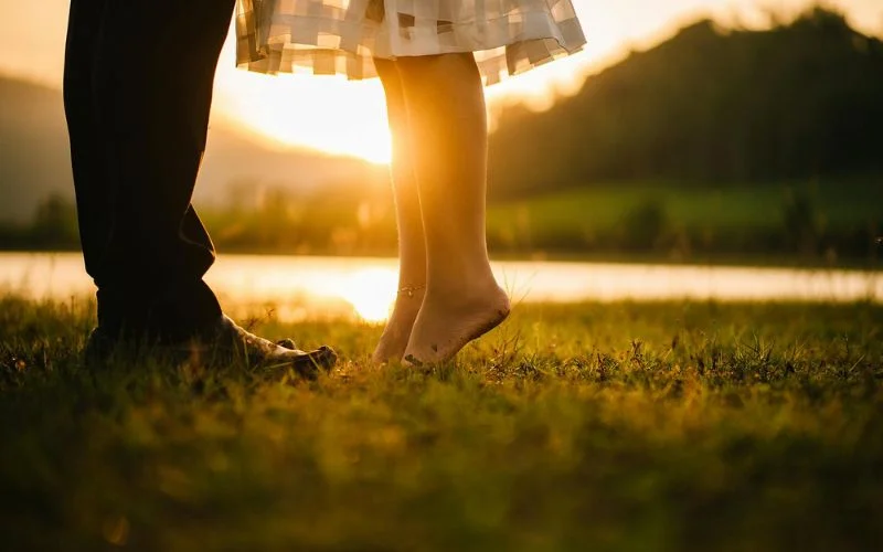 use backlighting as an external light source