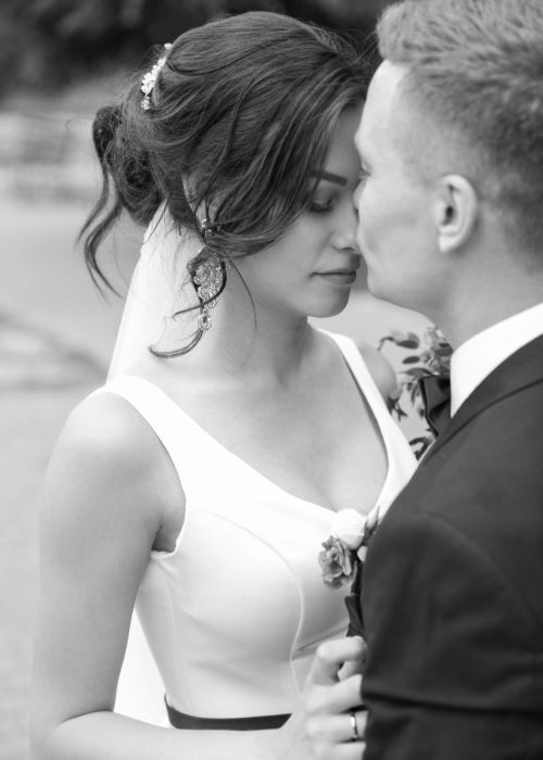 Bride and groom sharing an intimate moment during their wedding, highlighting the emotional storytelling that AI in photography cannot fully replicate.