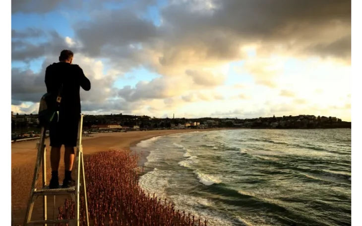 Spencer tunick beach photoshoot