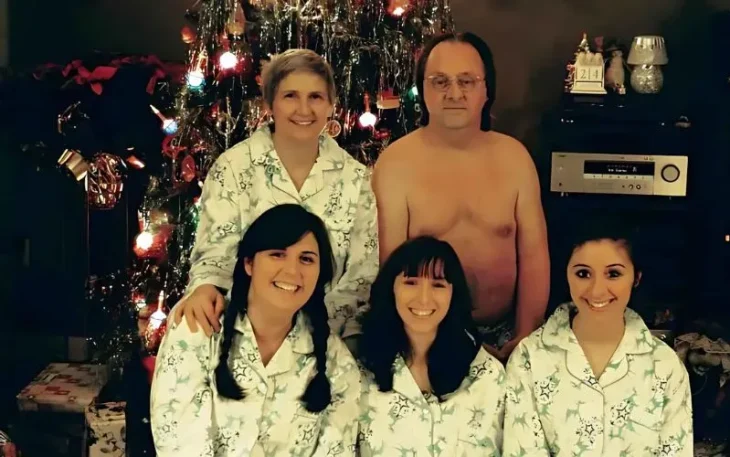 awkward family portraits featured image