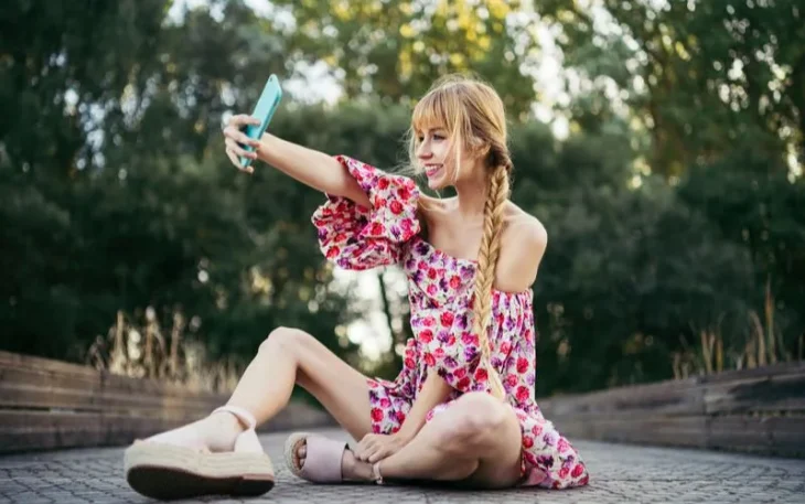 feature image of instagram poses