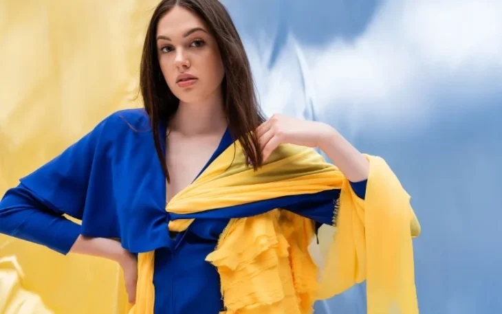 hand poses for pictures featured image