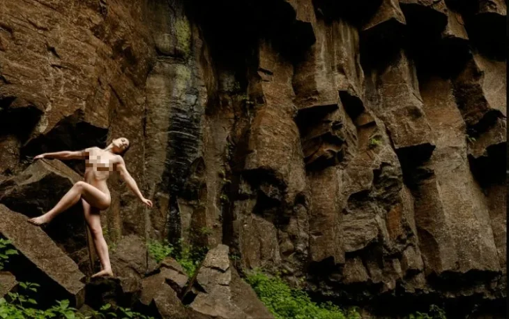 poses for nudes in nature banner image