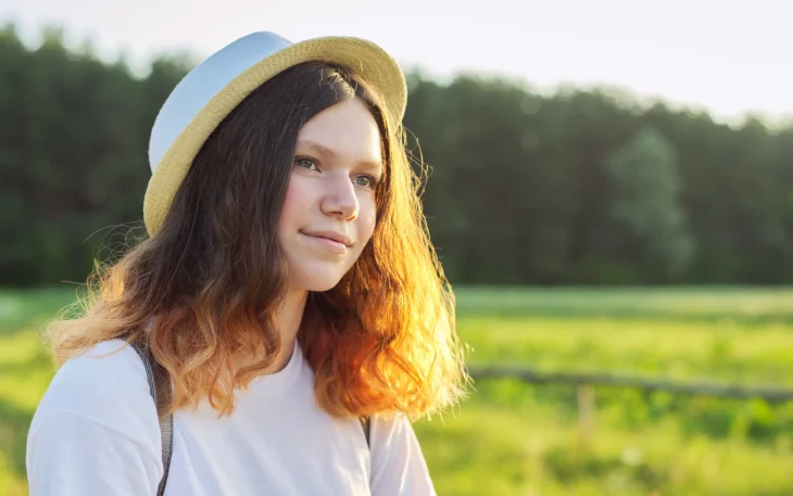summer-outdoor-portrait-of-teenage-girl-in-hat